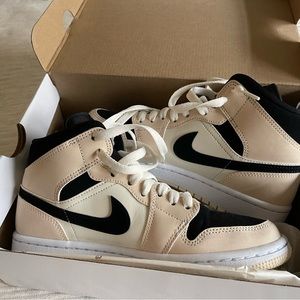 Women’s Air Jordan 1 MID